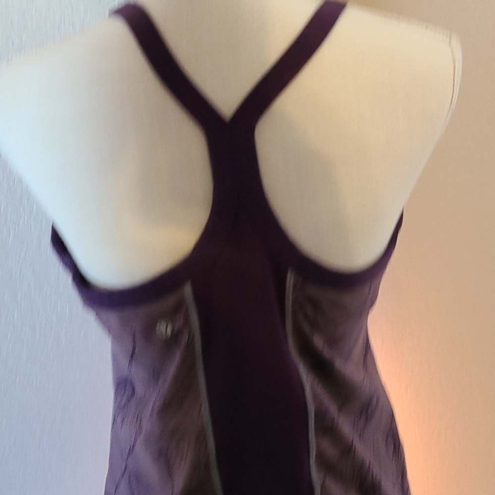 Lululemon tank - Picture 4 of 8